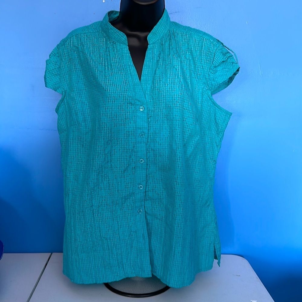 Apt 9 Women's Aqua Blue button Down Casual Blouse Size Medium